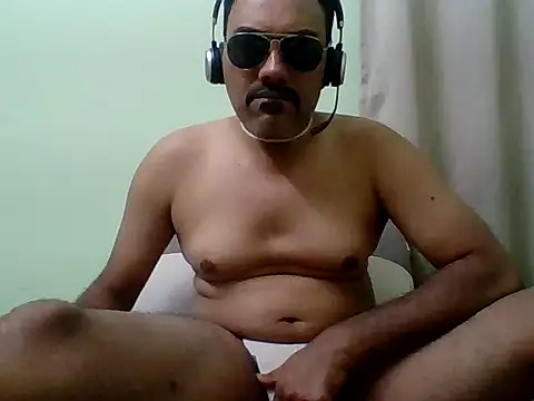 Snapshot of farhaanmacho chatting on 12.05.25 farhaanmacho online show from 12.05.25