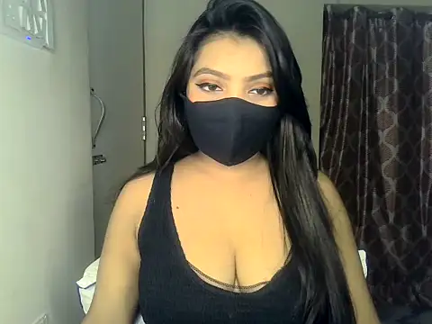 Snapshot of ishi_Beauty chatting on 10.26.25 ishi Beauty online show from 10.26.25