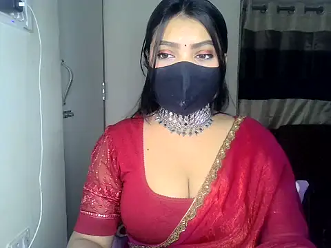 Snapshot of ishi_Beauty chatting on 11.20.25 ishi Beauty online show from 11.20.25