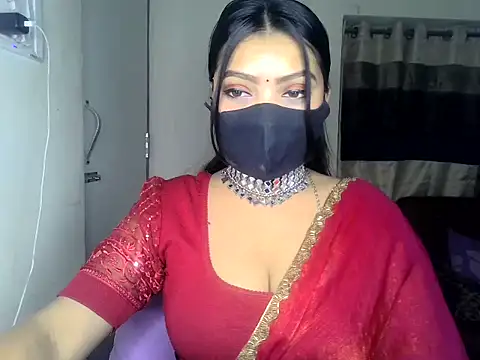 Snapshot of ishi_Beauty chatting on 11.23.25 ishi Beauty online show from 11.23.25