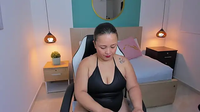 Snapshot of linda_rios_ chatting on 12.26.24 linda rios online show from 12.26.24