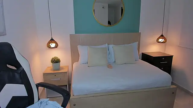 Snapshot of linda_rios_ chatting on 01.02.25 linda rios online show from 01.02.25