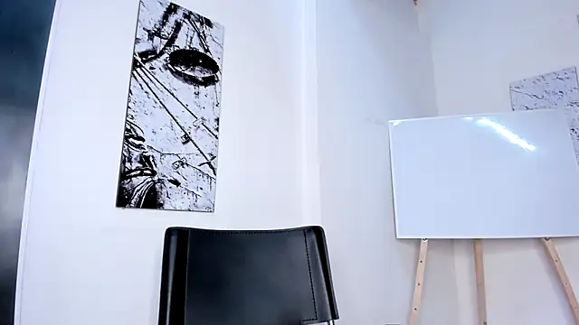 Snapshot of africa_holmes chatting on 10.19.25 africa holmes online show from 10.19.25