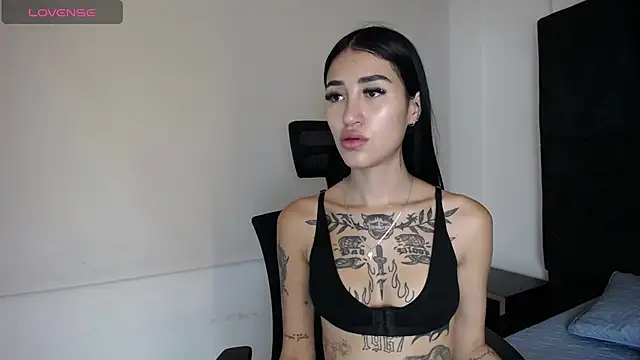 Snapshot of Cassie_howard_ chatting on 12.24.24 Cassie howard online show from 12.24.24