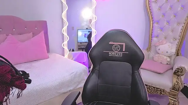 Snapshot of kittystart_tay chatting on 11.22.25 kittystart tay online show from 11.22.25