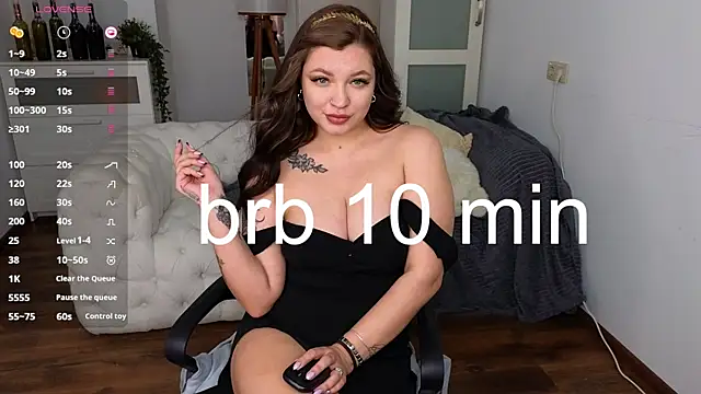 Snapshot of KAREN_NIX chatting on 12.22.24 KAREN NIX online show from 12.22.24