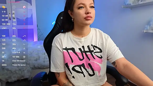 Snapshot of KAREN_NIX chatting on 12.26.24 KAREN NIX online show from 12.26.24