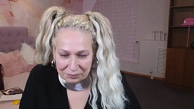 Penelope Pinky online show from 01.22.25