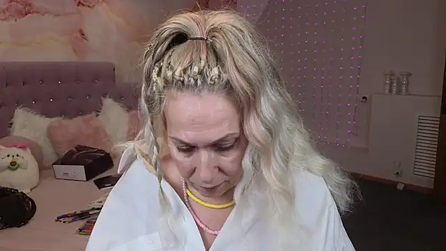 Penelope Pinky online show from 01.23.25