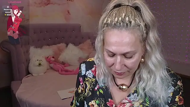 Penelope Pinky online show from 02.02.25