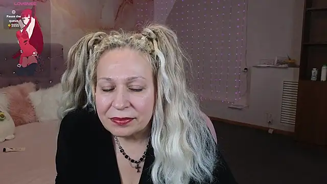 Penelope Pinky online show from 02.04.25