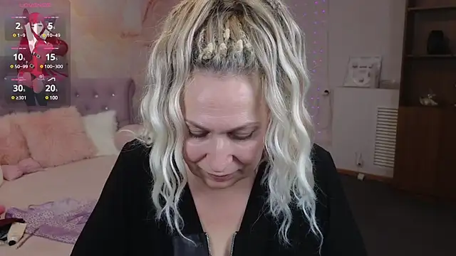 Penelope Pinky online show from 02.11.25