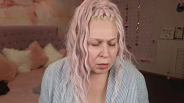 Penelope Pinky online show from 03.03.25