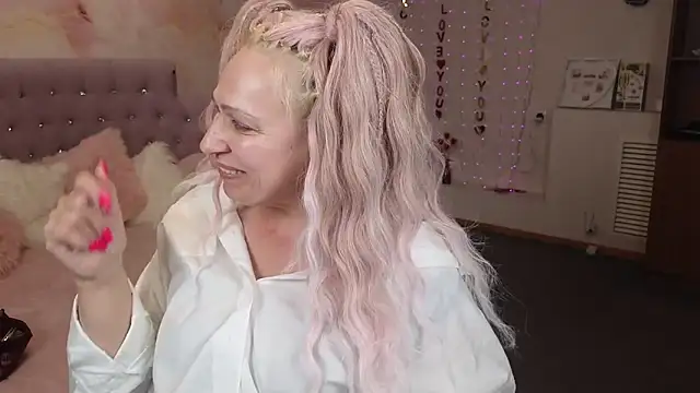 Penelope Pinky online show from 03.04.25