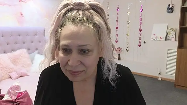 Penelope Pinky online show from 03.18.25