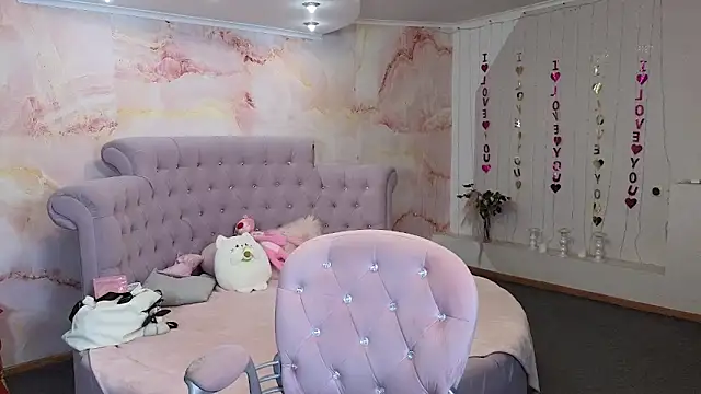 Penelope Pinky online show from 09.10.25