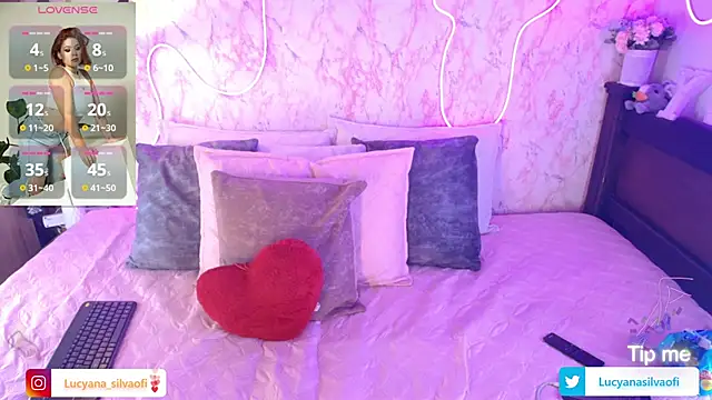 Snapshot of LucyanaSilva chatting on 10.11.25 LucyanaSilva online show from 10.11.25