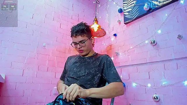 Snapshot of JACK_BLOSSOM_ chatting on 01.04.25 JACK BLOSSOM online show from 01.04.25