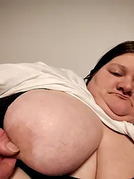 chrissybear84 online show from 02.19.25