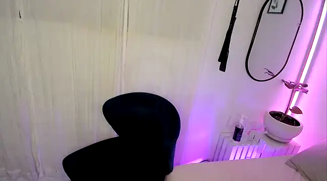 Snapshot of AaliyahLaylah chatting on 12.15.24 AaliyahLaylah online show from 12.15.24