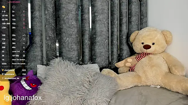 Snapshot of johanafox_ chatting on 12.22.24 johanafox online show from 12.22.24