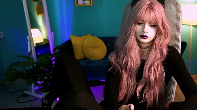 Snapshot of JadeCastle_ chatting on 03.19.25 JadeCastle online show from 03.19.25