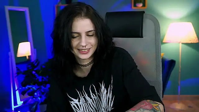 Snapshot of JadeCastle_ chatting on 12.05.25 JadeCastle online show from 12.05.25