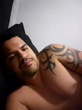 Snapshot of Latino2909 chatting on 12.15.24 Latino2909 online show from 12.15.24