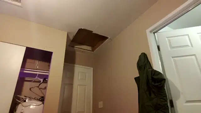 Huntzg23 online show from 12.18.25