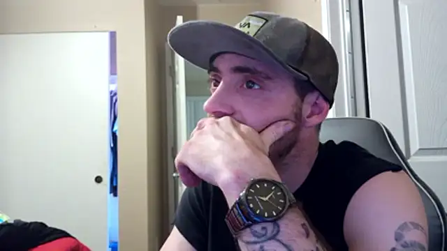 Snapshot of Huntzg23 chatting on 03.25.26 Huntzg23 online show from 03.25.26