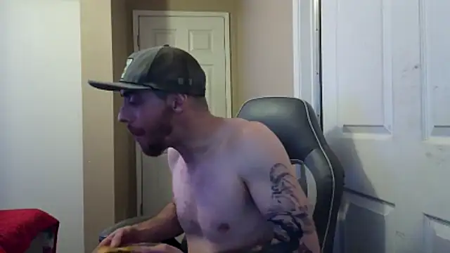 Snapshot of Huntzg23 chatting on 03.26.26 Huntzg23 online show from 03.26.26