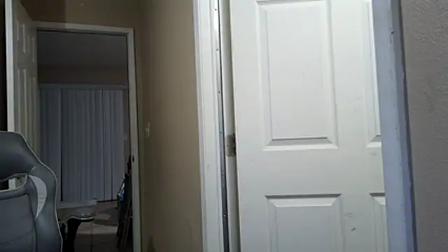 Snapshot of Huntzg23 chatting on 04.05.26 Huntzg23 online show from 04.05.26