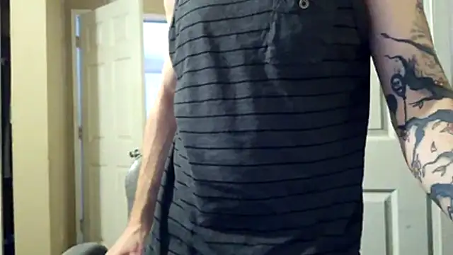 Snapshot of Huntzg23 chatting on 04.10.26 Huntzg23 online show from 04.10.26