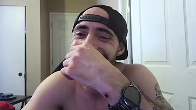 Snapshot of Huntzg23 chatting on 04.12.26 Huntzg23 online show from 04.12.26