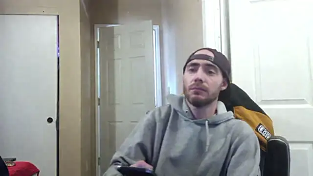 Snapshot of Huntzg23 chatting on 04.12.26 Huntzg23 online show from 04.12.26