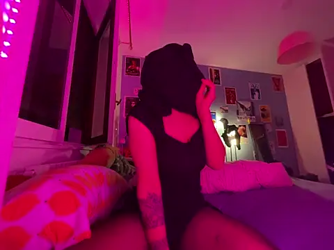 littlewitchxoxo online show from 12.15.24