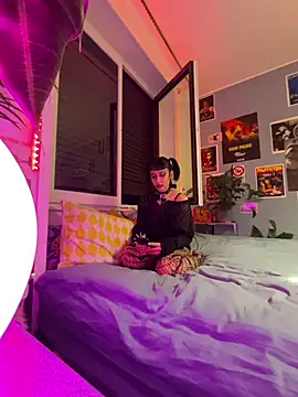 littlewitchxoxo online show from 12.16.24