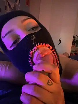 littlewitchxoxo online show from 02.22.25