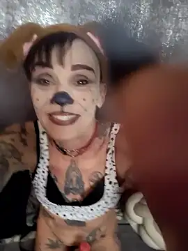 MommyMisfit online show from 10.02.25