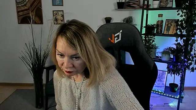 RosalindaFortuna online show from 01.04.25