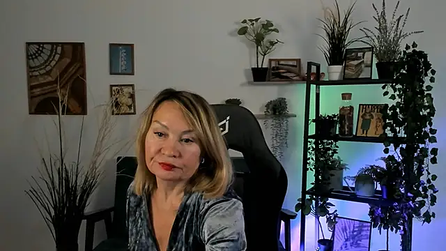 RosalindaFortuna online show from 01.04.25