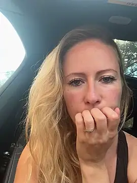 Snapshot of Emmy_frenchie chatting on 10.03.25 Emmy frenchie online show from 10.03.25