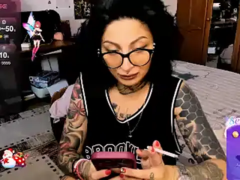 Snapshot of Lucky_Deniz chatting on 12.18.24 Lucky Deniz online show from 12.18.24