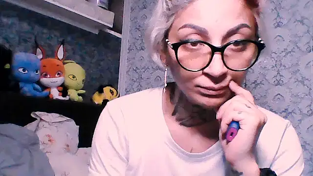 Snapshot of Lucky_Deniz chatting on 11.21.25 Lucky Deniz online show from 11.21.25