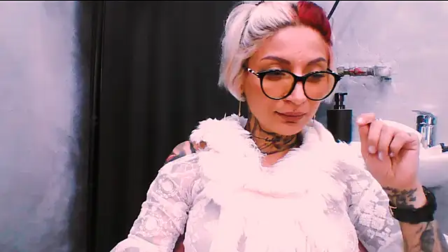 Snapshot of Lucky_Deniz chatting on 11.22.25 Lucky Deniz online show from 11.22.25