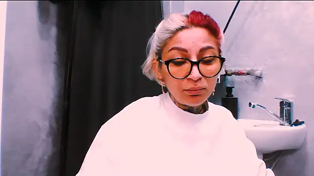 Snapshot of Lucky_Deniz chatting on 11.23.25 Lucky Deniz online show from 11.23.25