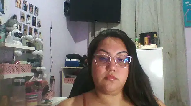 Paolaa hoot online show from 02.25.25