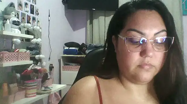 Paolaa hoot online show from 02.26.25