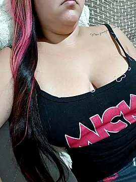 Paolaa hoot online show from 04.28.26