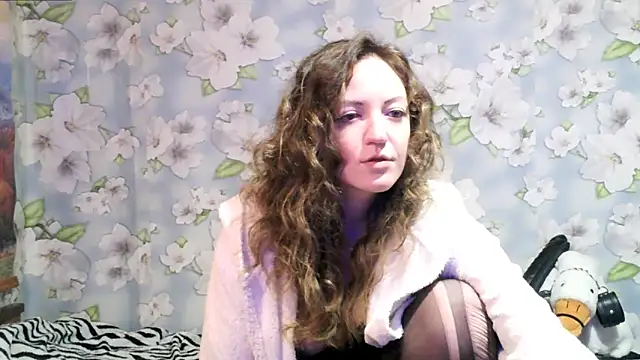 KattyLuuu online show from 02.05.25